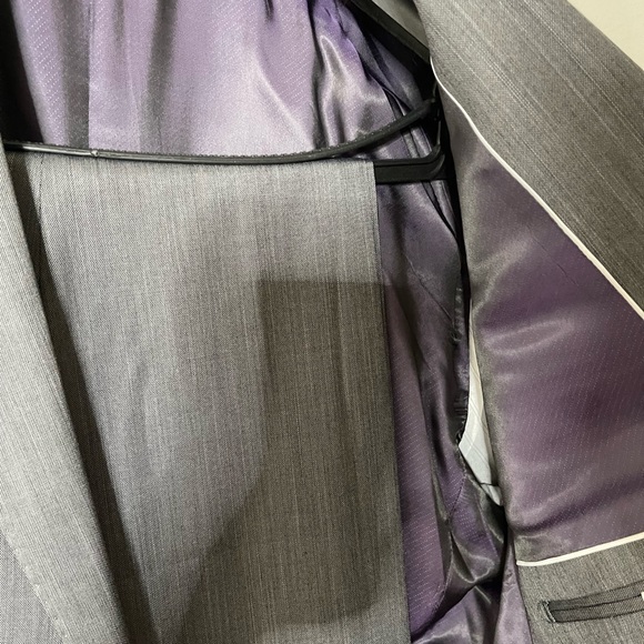 NWT mens grey suit 58/42 Euro.  Husband tried it on more like a big 44/small 46 - Picture 8 of 16